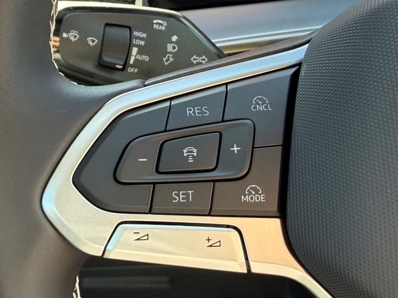 Volkswagen Tiguan Vehicle Full-screen Gallery Image 10
