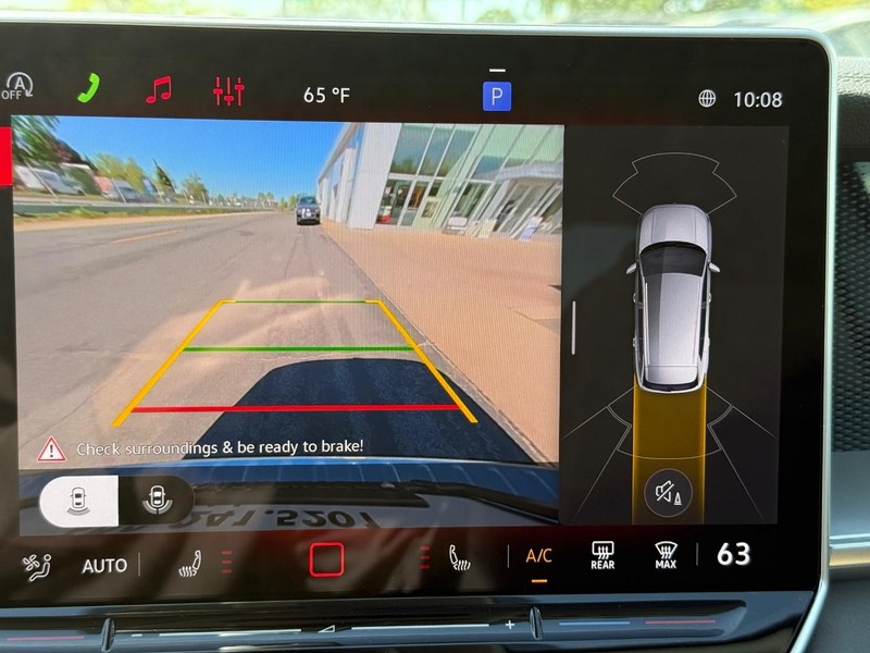 Volkswagen Tiguan Vehicle Full-screen Gallery Image 13