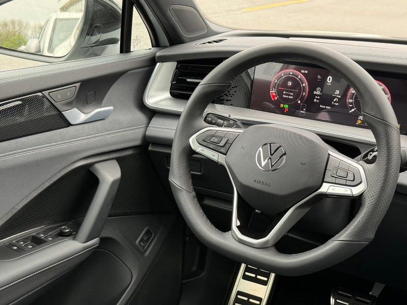 Volkswagen Tiguan Vehicle Full-screen Gallery Image 9