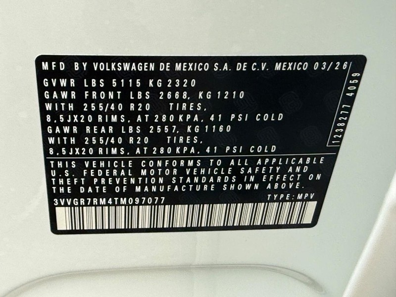 Volkswagen Tiguan Vehicle Full-screen Gallery Image 18