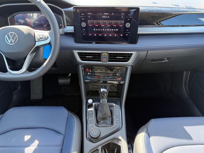 Volkswagen Taos Vehicle Full-screen Gallery Image 5