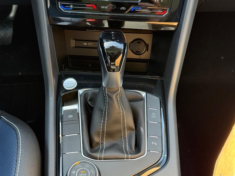 Volkswagen Taos Vehicle Full-screen Gallery Image 7
