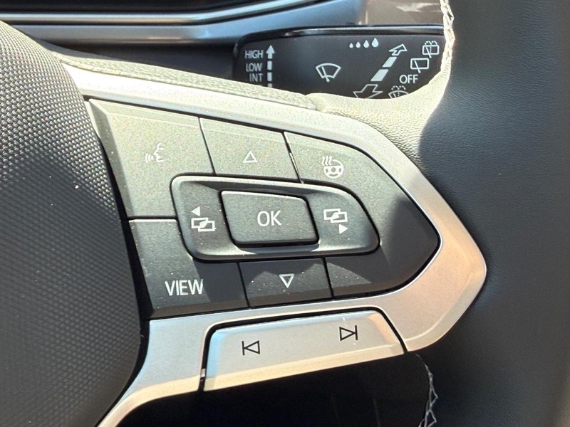 Volkswagen Taos Vehicle Full-screen Gallery Image 10