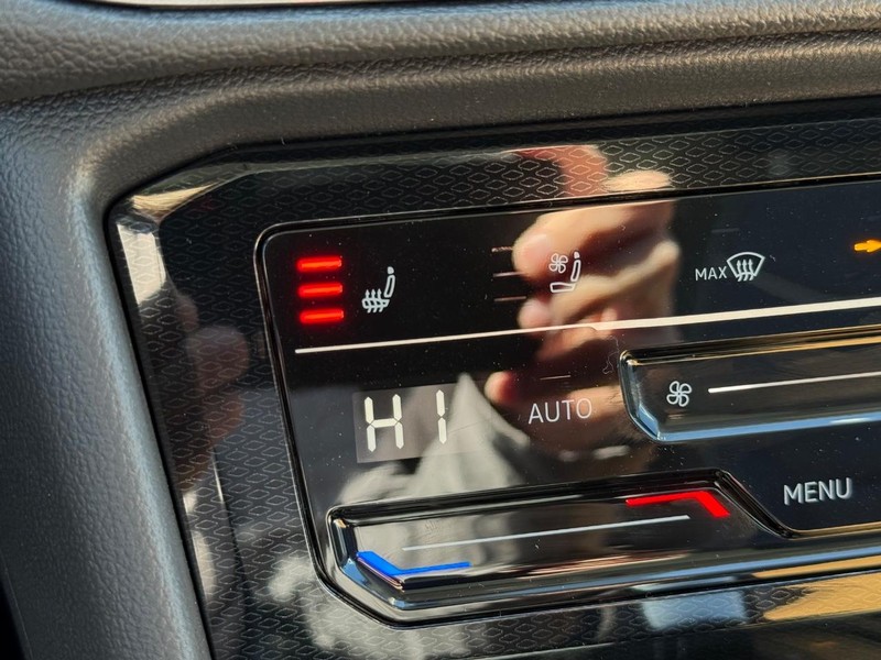 Volkswagen Taos Vehicle Full-screen Gallery Image 12