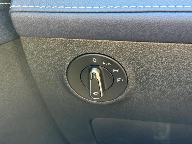 Volkswagen Taos Vehicle Full-screen Gallery Image 13