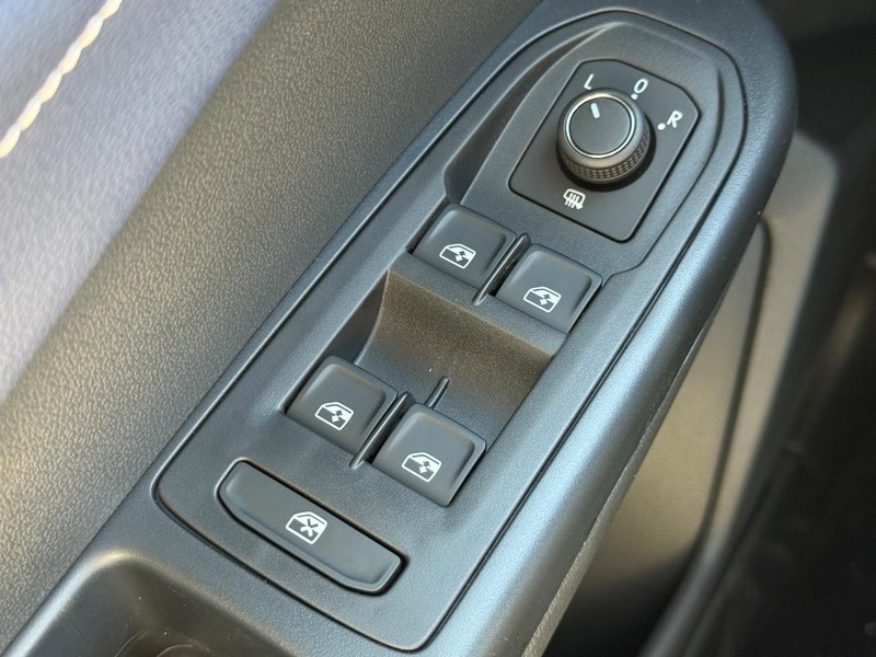 Volkswagen Taos Vehicle Full-screen Gallery Image 14