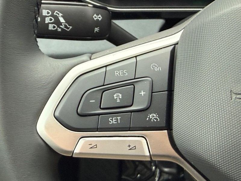 Volkswagen Jetta Vehicle Full-screen Gallery Image 11