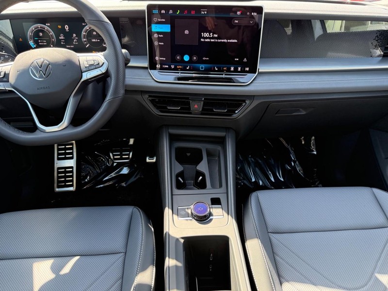Volkswagen Tiguan Vehicle Full-screen Gallery Image 5