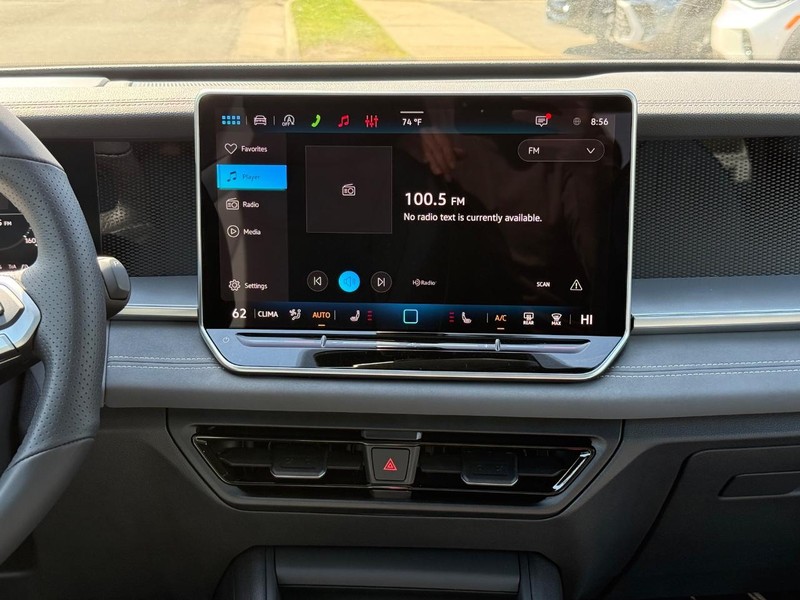 Volkswagen Tiguan Vehicle Full-screen Gallery Image 6