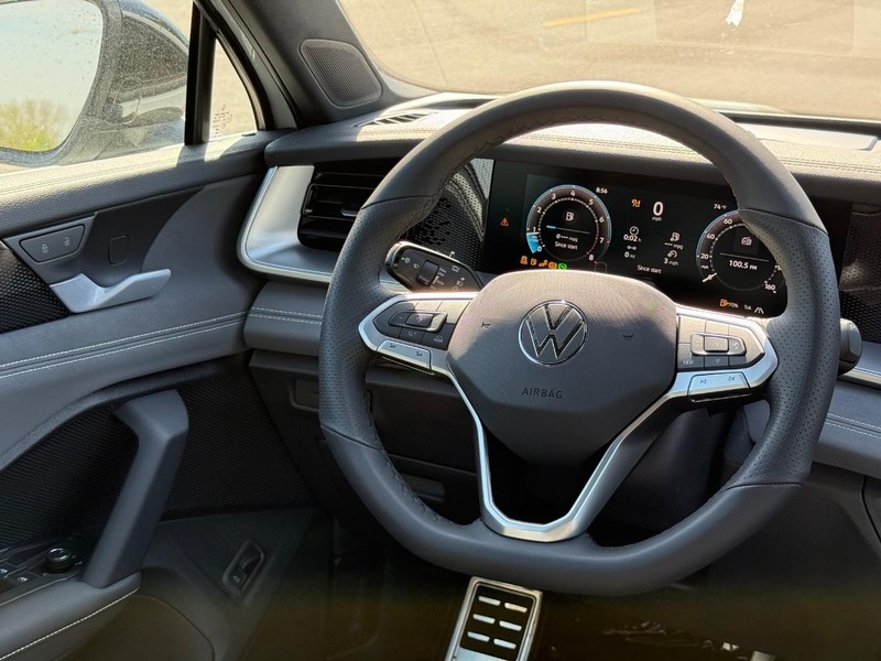 Volkswagen Tiguan Vehicle Full-screen Gallery Image 7