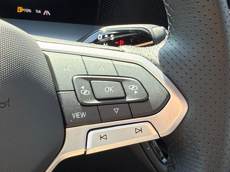 Volkswagen Tiguan Vehicle Full-screen Gallery Image 10