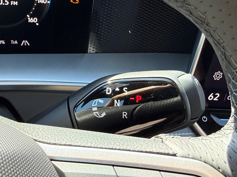 Volkswagen Tiguan Vehicle Full-screen Gallery Image 11