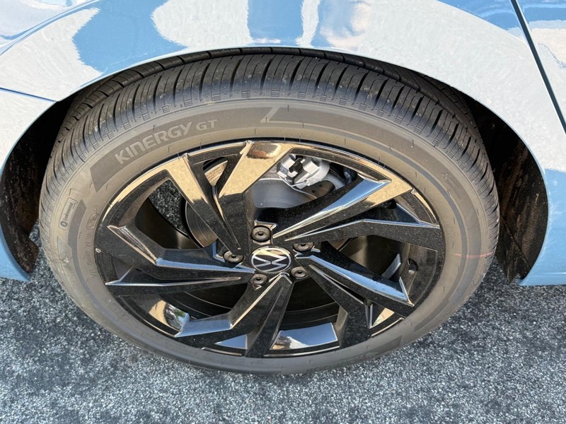 Volkswagen Jetta Vehicle Full-screen Gallery Image 4