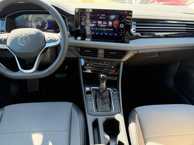 Volkswagen Jetta Vehicle Full-screen Gallery Image 6