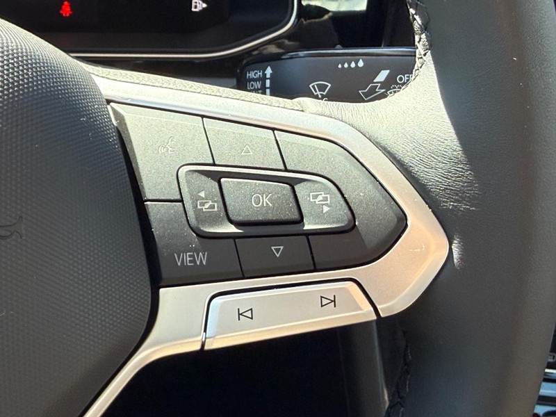 Volkswagen Jetta Vehicle Full-screen Gallery Image 12