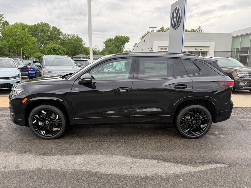 Volkswagen Tiguan Vehicle Full-screen Gallery Image 2