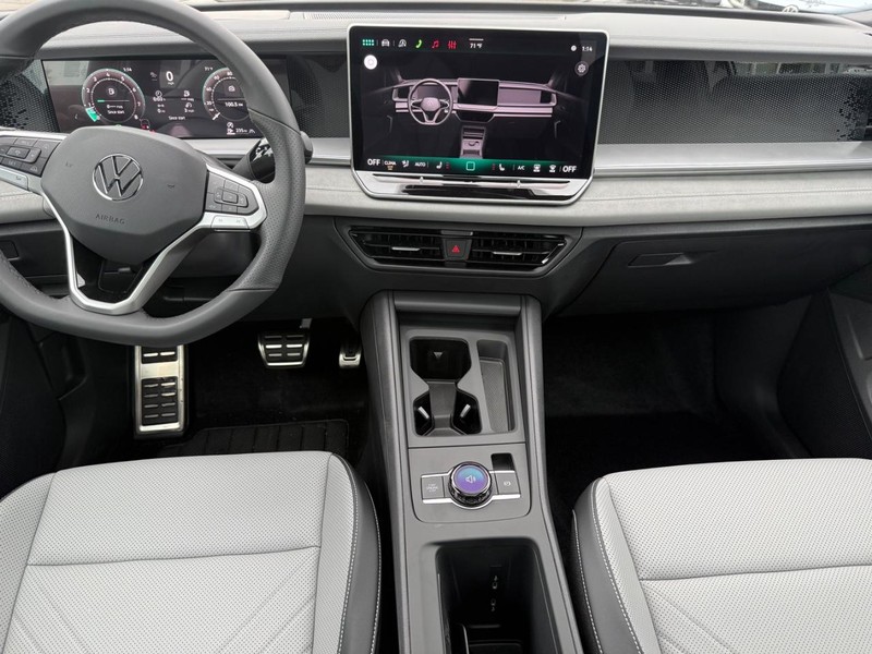 Volkswagen Tiguan Vehicle Full-screen Gallery Image 6