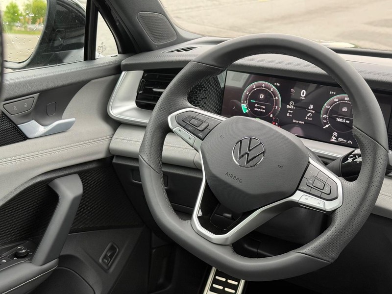 Volkswagen Tiguan Vehicle Full-screen Gallery Image 8