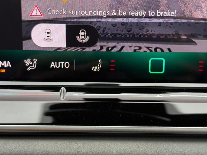 Volkswagen Tiguan Vehicle Full-screen Gallery Image 14