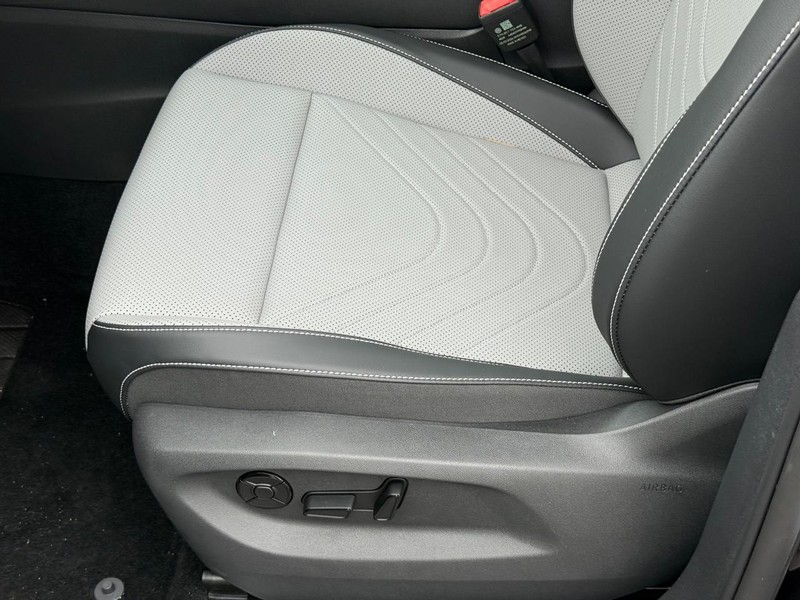 Volkswagen Tiguan Vehicle Full-screen Gallery Image 16