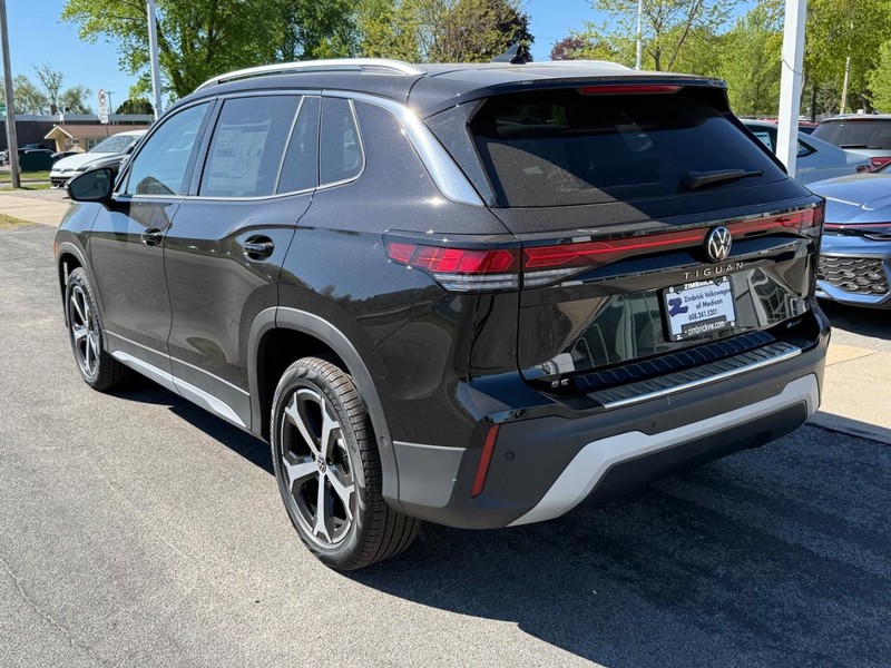 Volkswagen Tiguan Vehicle Full-screen Gallery Image 3