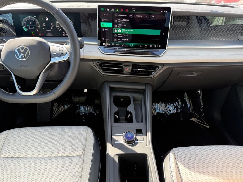 Volkswagen Tiguan Vehicle Full-screen Gallery Image 6