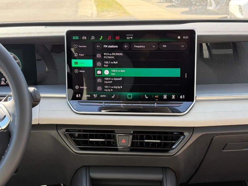 Volkswagen Tiguan Vehicle Full-screen Gallery Image 7