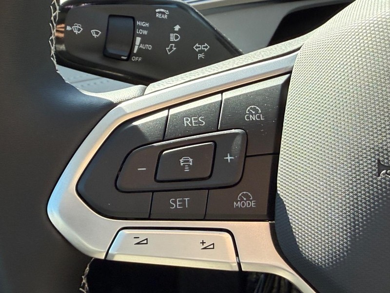 Volkswagen Tiguan Vehicle Full-screen Gallery Image 10