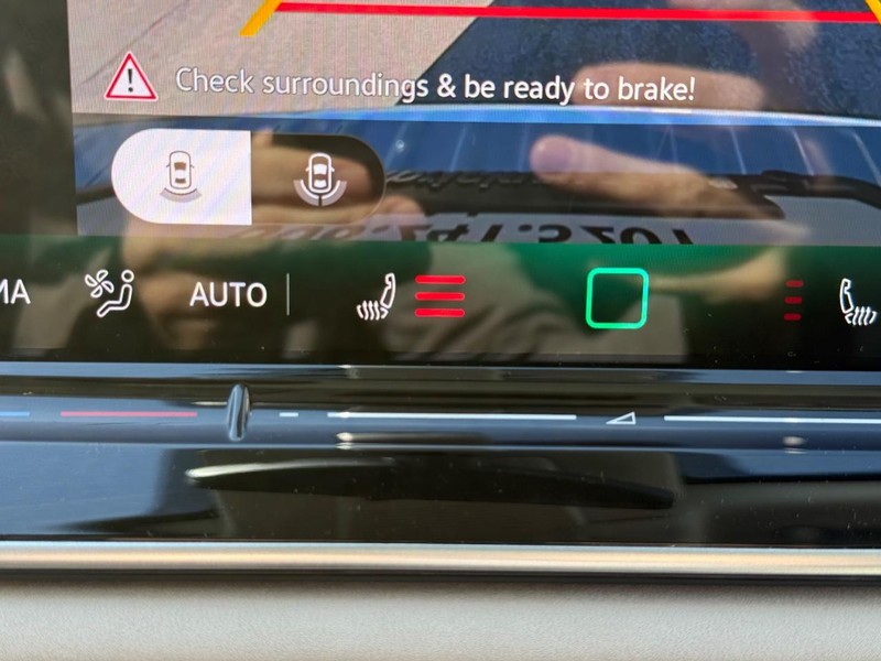Volkswagen Tiguan Vehicle Full-screen Gallery Image 14