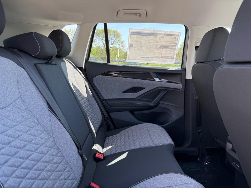 Volkswagen Tiguan Vehicle Full-screen Gallery Image 5