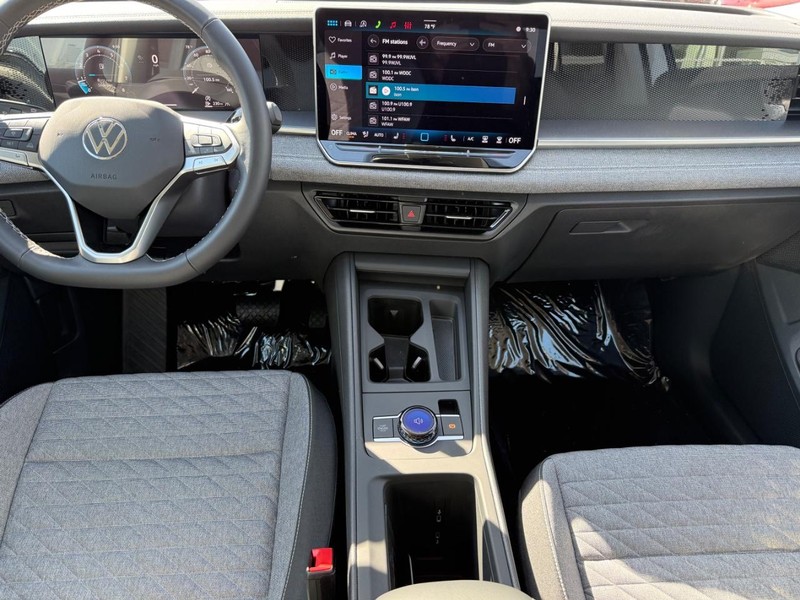Volkswagen Tiguan Vehicle Full-screen Gallery Image 6