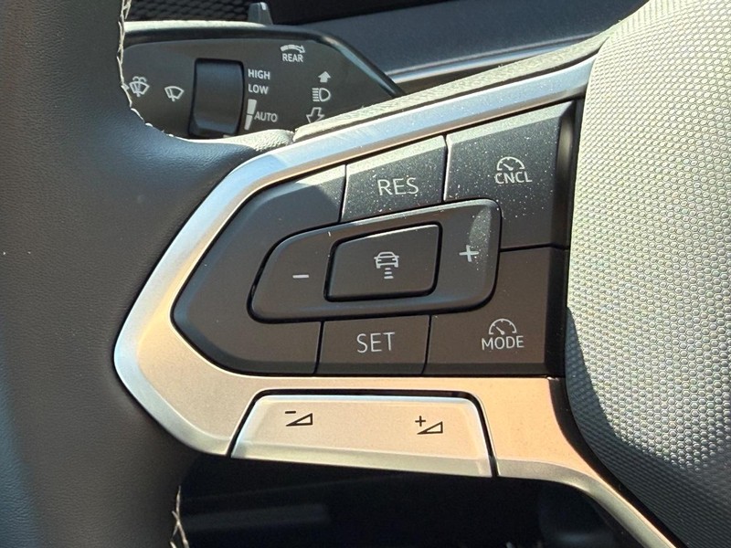 Volkswagen Tiguan Vehicle Full-screen Gallery Image 11