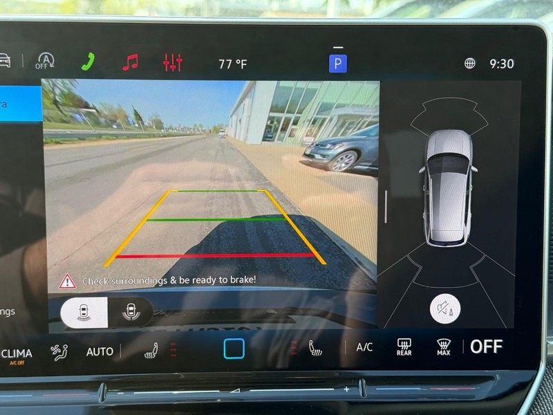 Volkswagen Tiguan Vehicle Full-screen Gallery Image 14