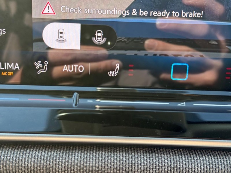 Volkswagen Tiguan Vehicle Full-screen Gallery Image 16