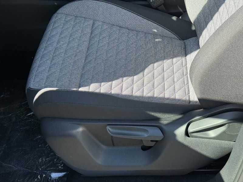 Volkswagen Tiguan Vehicle Full-screen Gallery Image 18