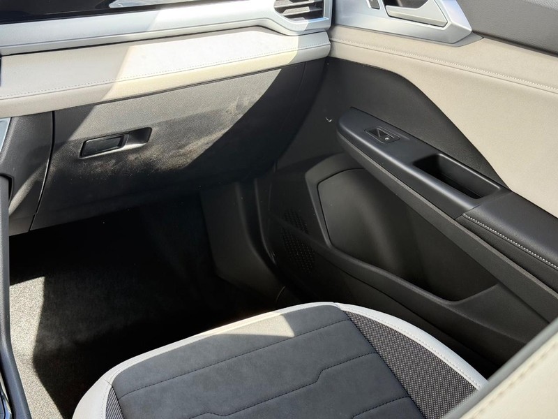 Volkswagen Taos Vehicle Full-screen Gallery Image 10