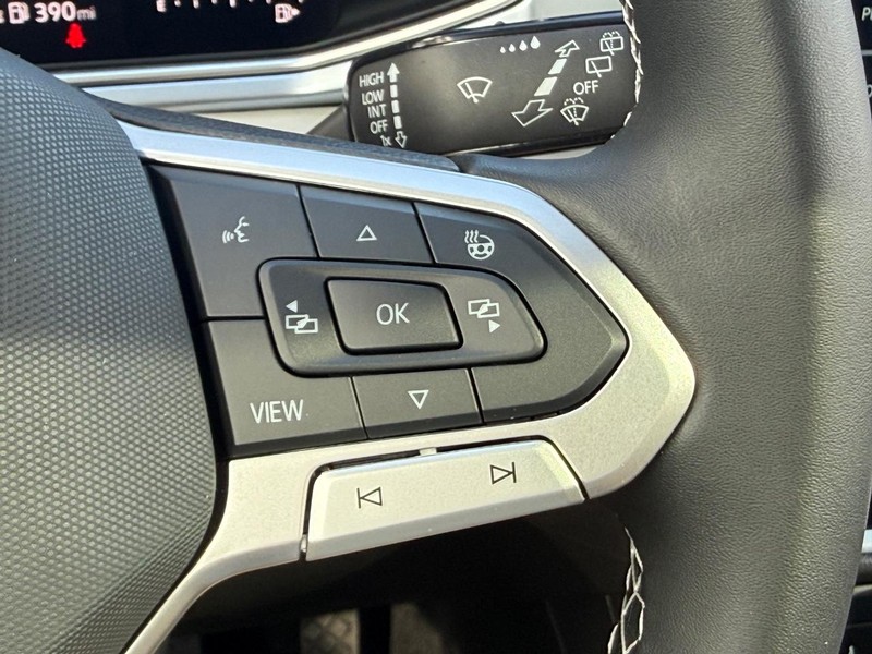 Volkswagen Taos Vehicle Full-screen Gallery Image 12