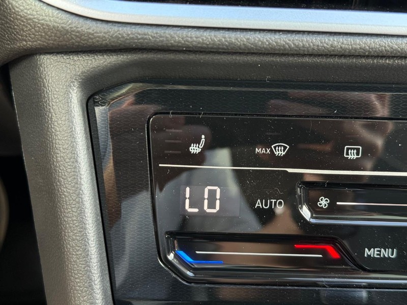 Volkswagen Taos Vehicle Full-screen Gallery Image 14