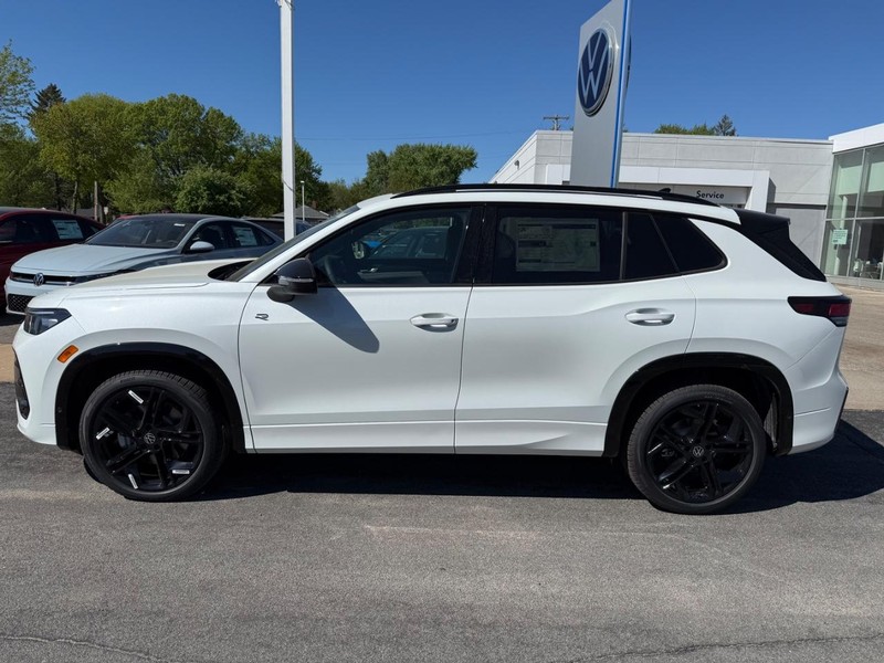 Volkswagen Tiguan Vehicle Full-screen Gallery Image 2