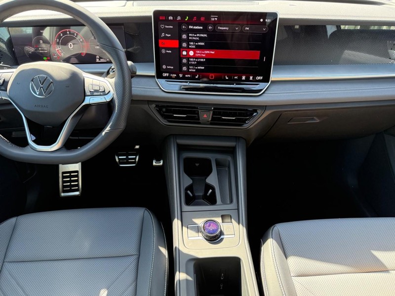 Volkswagen Tiguan Vehicle Full-screen Gallery Image 6