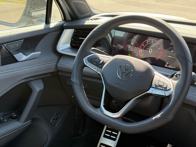 Volkswagen Tiguan Vehicle Full-screen Gallery Image 8