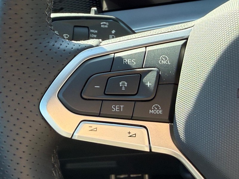 Volkswagen Tiguan Vehicle Full-screen Gallery Image 10