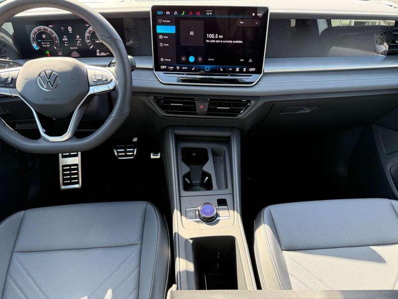 Volkswagen Tiguan Vehicle Full-screen Gallery Image 6