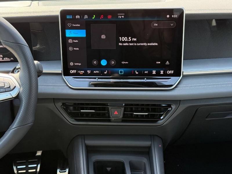 Volkswagen Tiguan Vehicle Full-screen Gallery Image 7