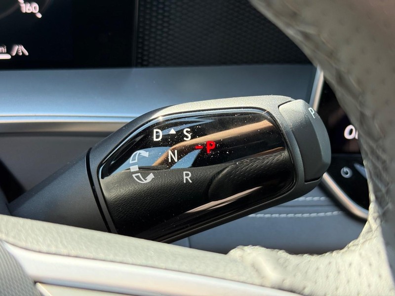 Volkswagen Tiguan Vehicle Full-screen Gallery Image 13