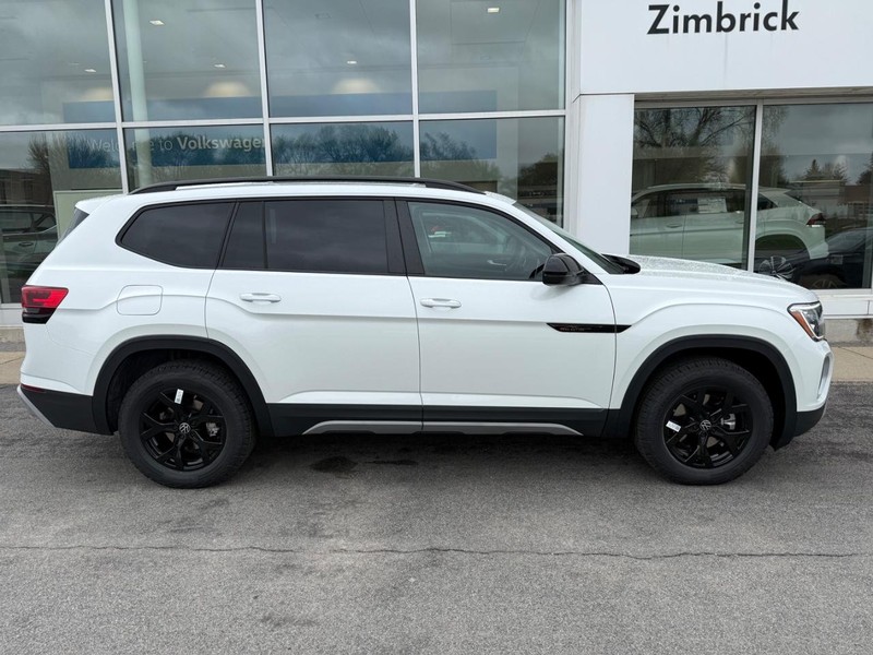 Volkswagen Atlas Vehicle Full-screen Gallery Image 2