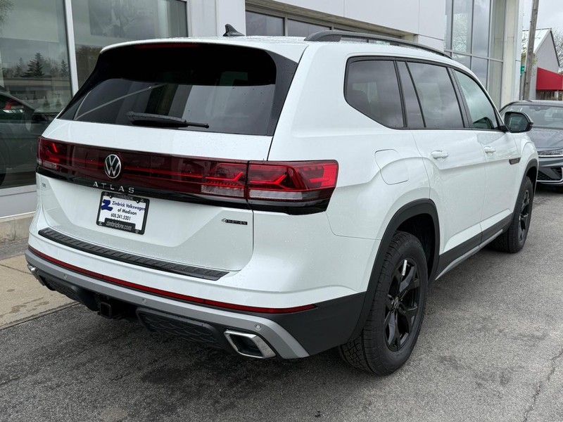 Volkswagen Atlas Vehicle Full-screen Gallery Image 3