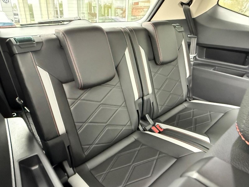 Volkswagen Atlas Vehicle Full-screen Gallery Image 5