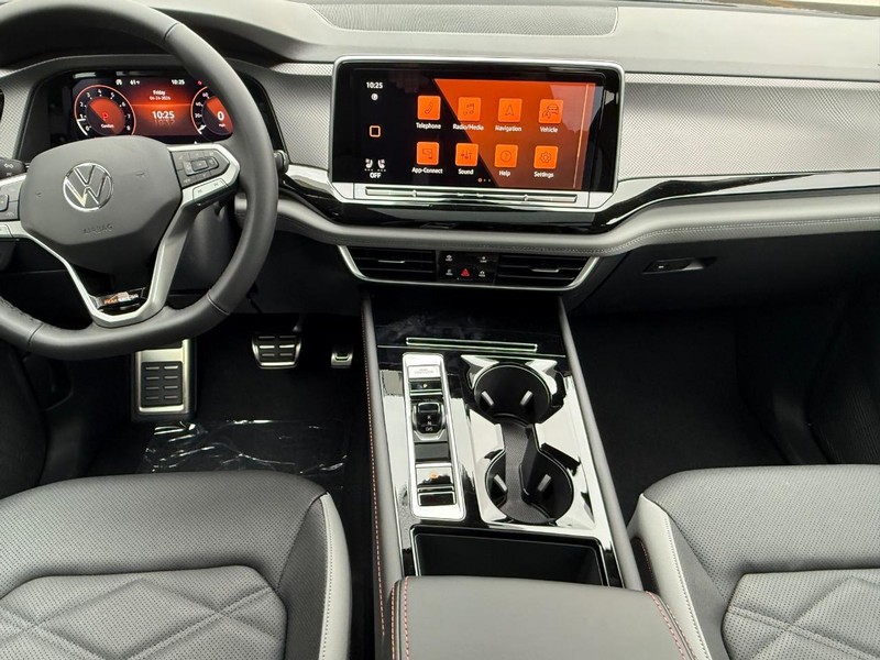 Volkswagen Atlas Vehicle Full-screen Gallery Image 7