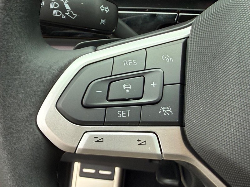 Volkswagen Atlas Vehicle Full-screen Gallery Image 12